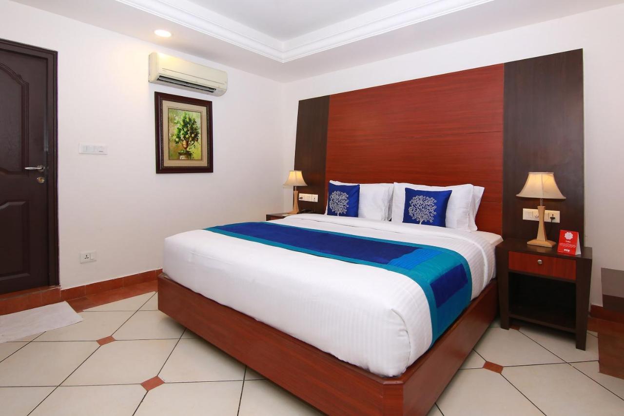 Emarald Hotel Cochin Kochi Exterior photo