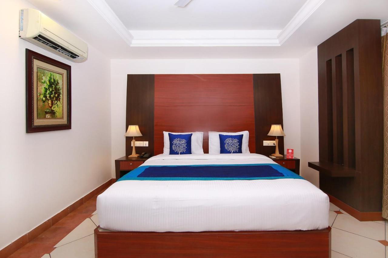 Emarald Hotel Cochin Kochi Exterior photo