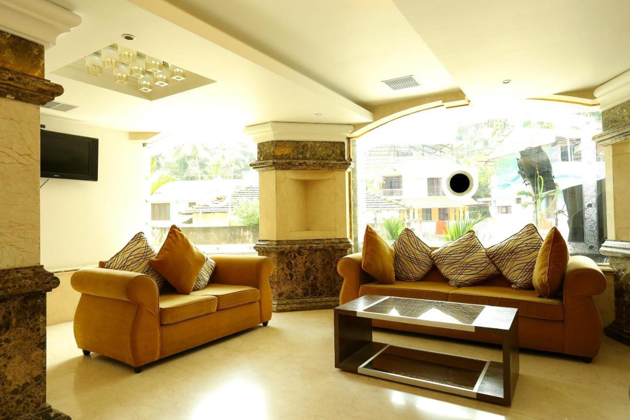 Emarald Hotel Cochin Kochi Exterior photo