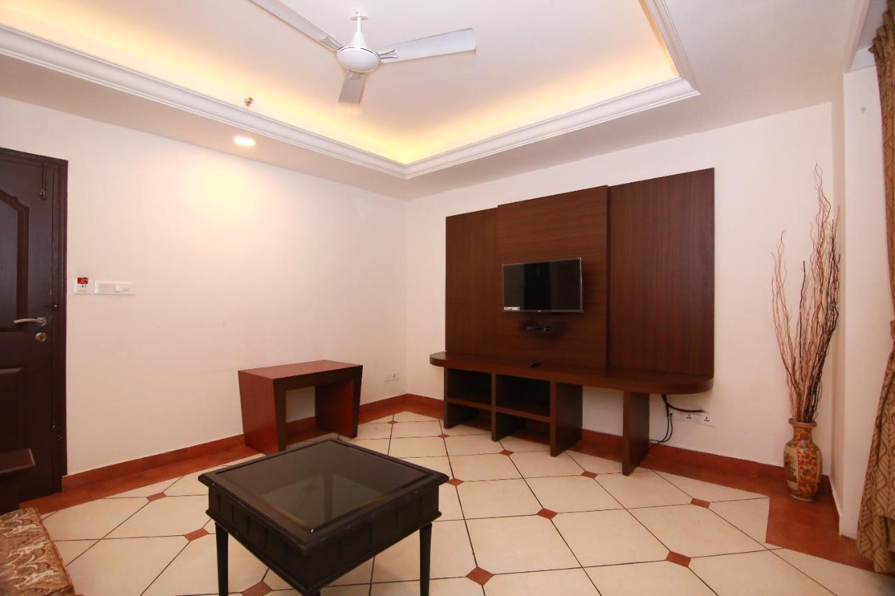 Emarald Hotel Cochin Kochi Exterior photo
