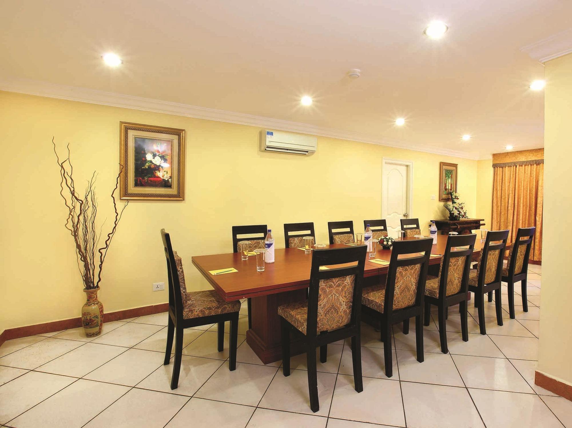 Emarald Hotel Cochin Kochi Exterior photo