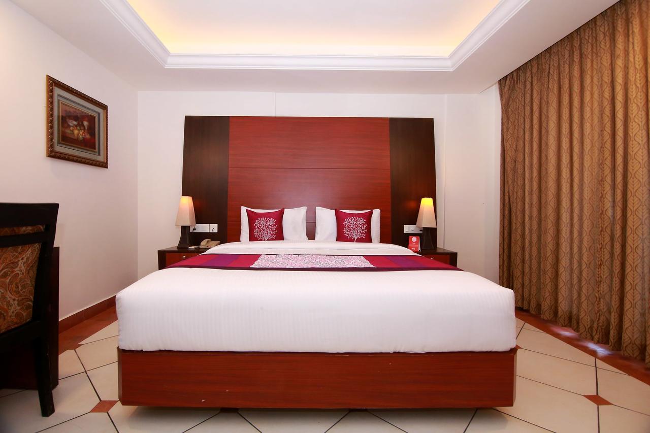 Emarald Hotel Cochin Kochi Exterior photo