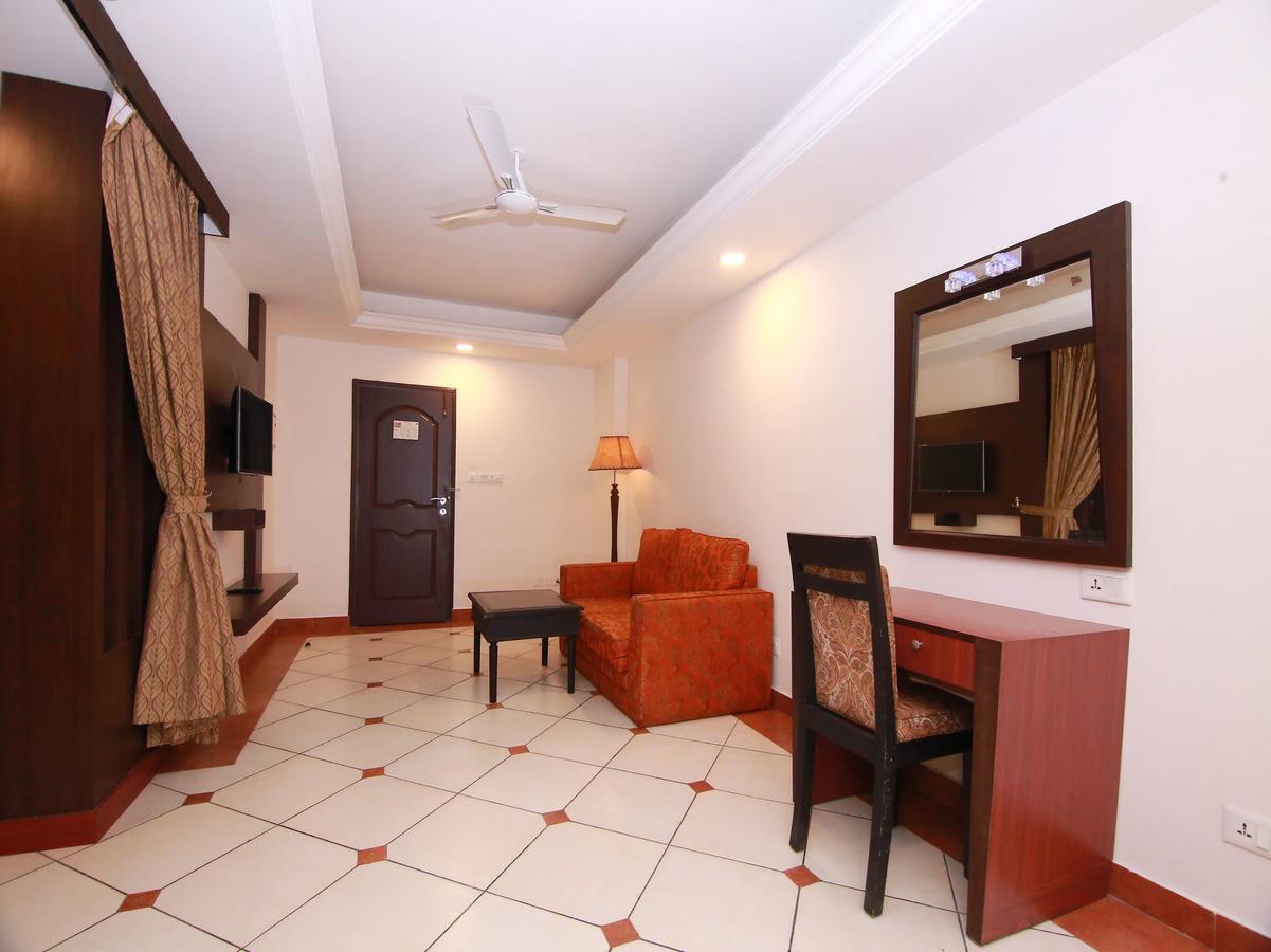 Emarald Hotel Cochin Kochi Exterior photo