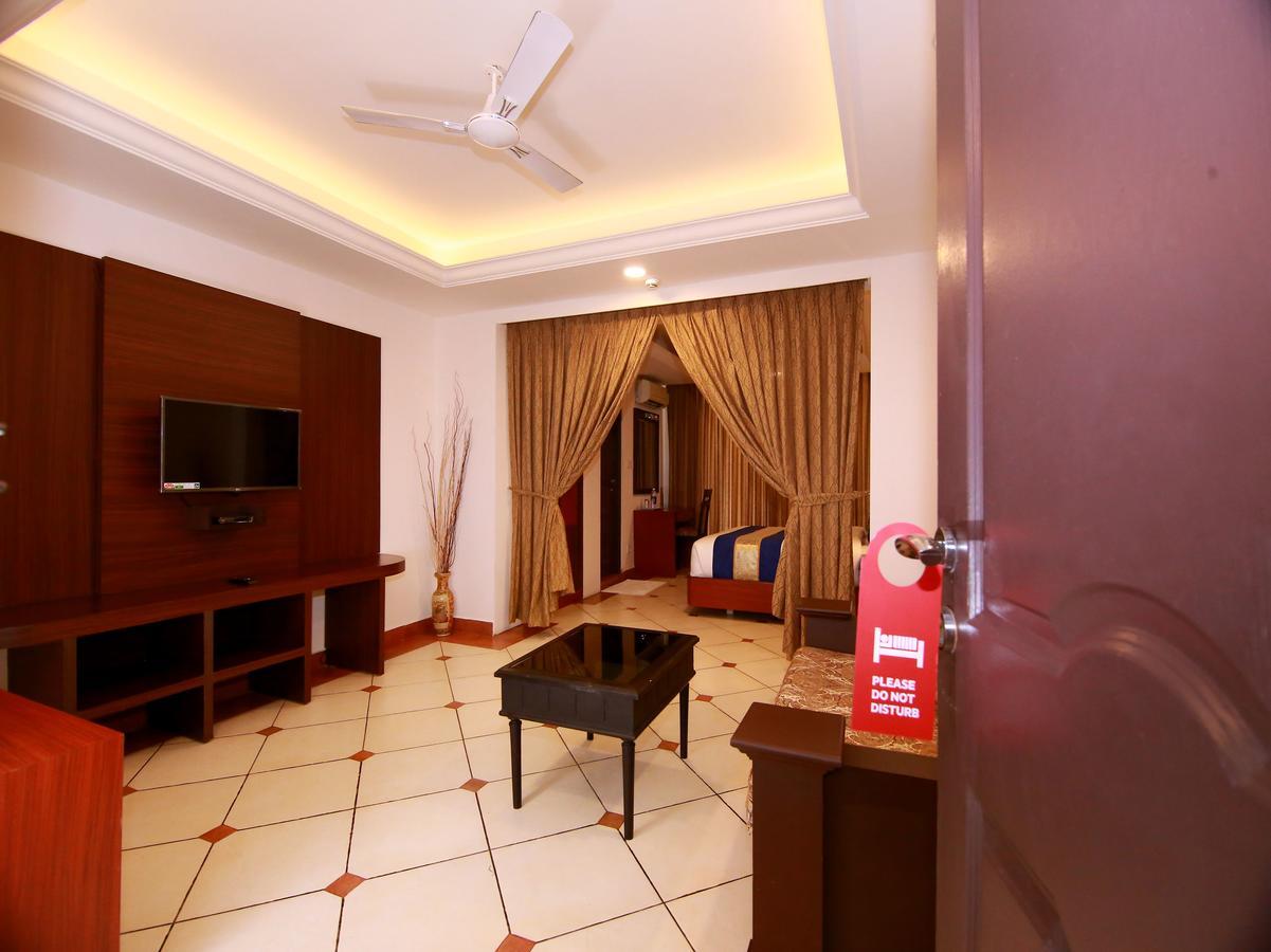 Emarald Hotel Cochin Kochi Exterior photo