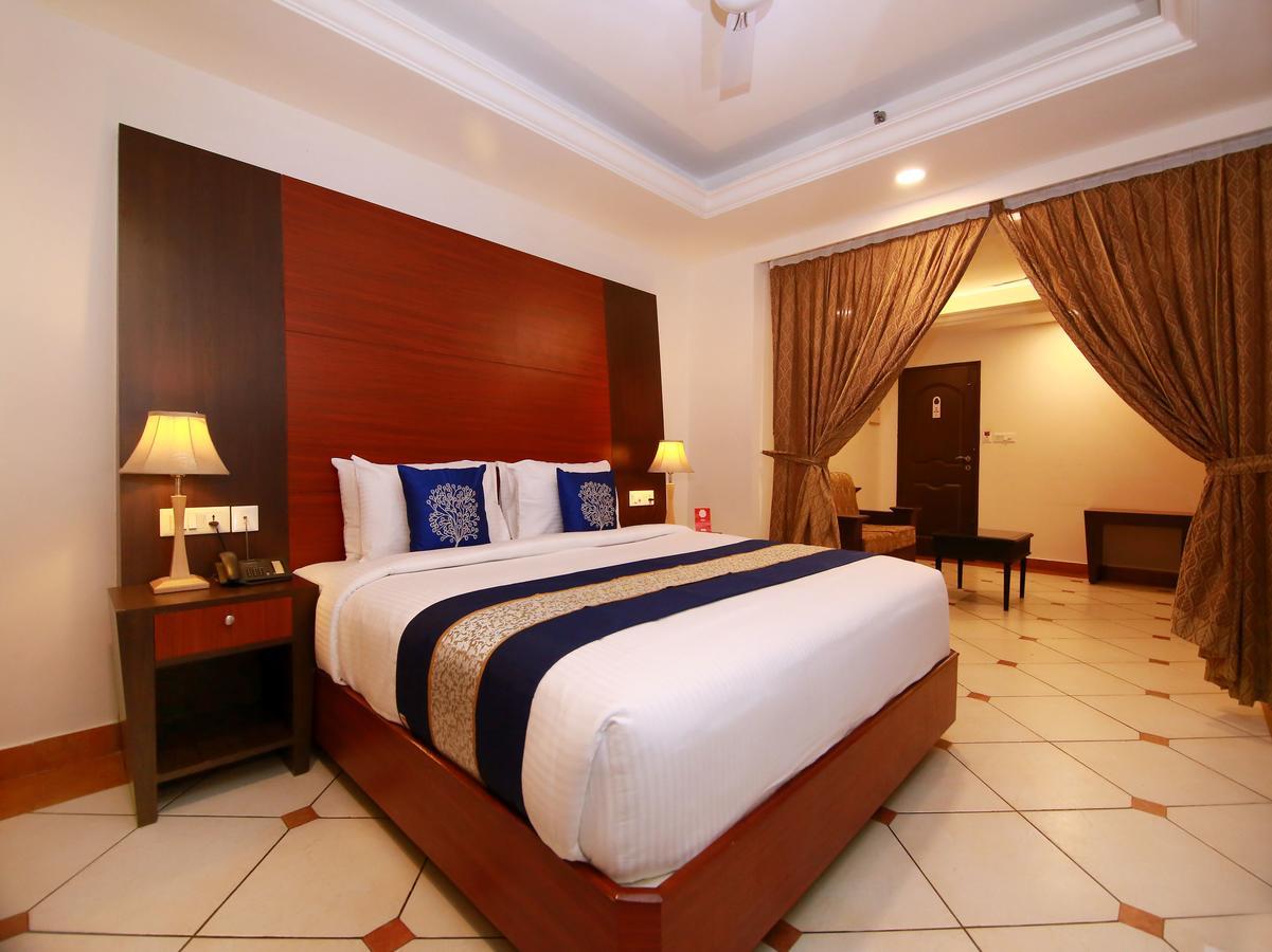 Emarald Hotel Cochin Kochi Exterior photo