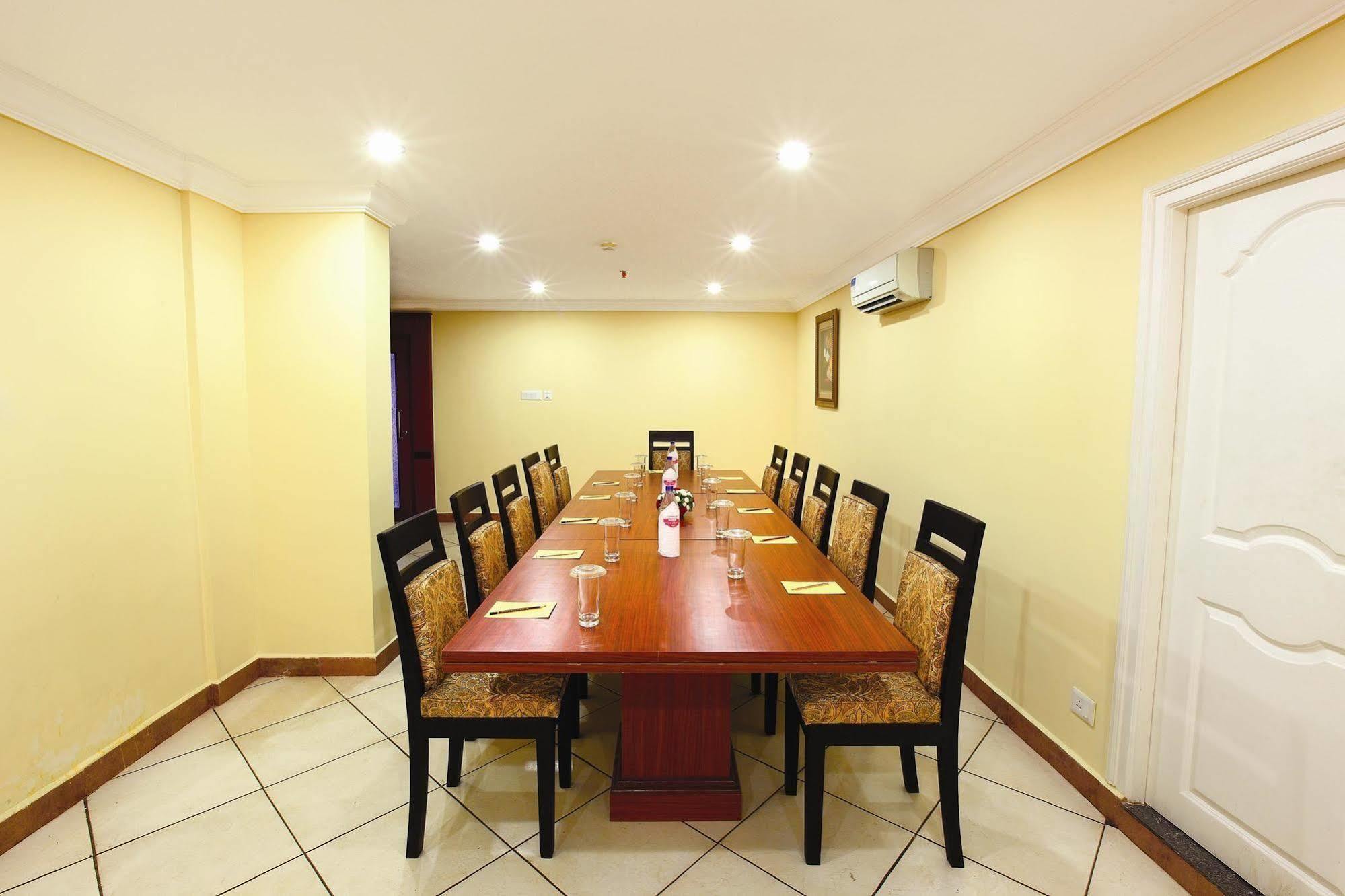 Emarald Hotel Cochin Kochi Exterior photo
