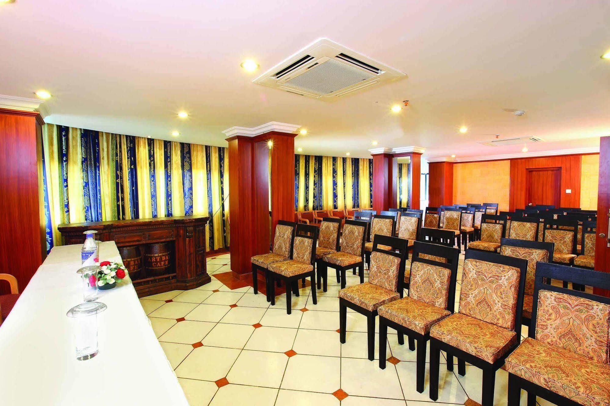 Emarald Hotel Cochin Kochi Exterior photo