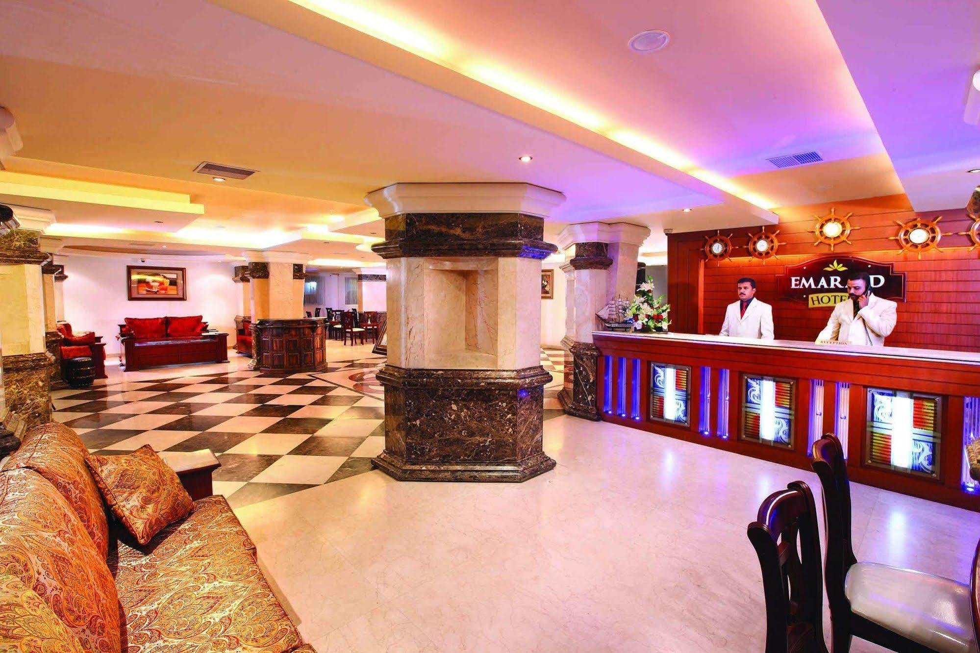 Emarald Hotel Cochin Kochi Exterior photo