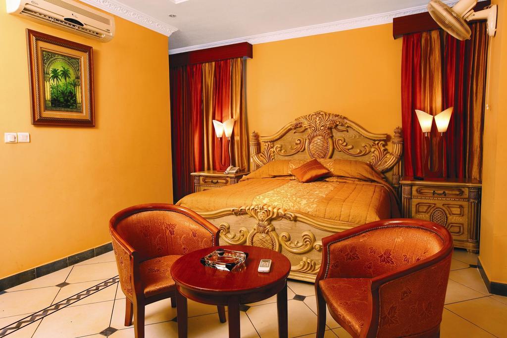 Emarald Hotel Cochin Kochi Exterior photo