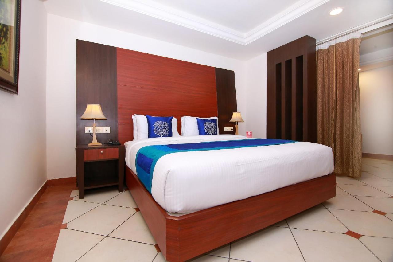 Emarald Hotel Cochin Kochi Exterior photo