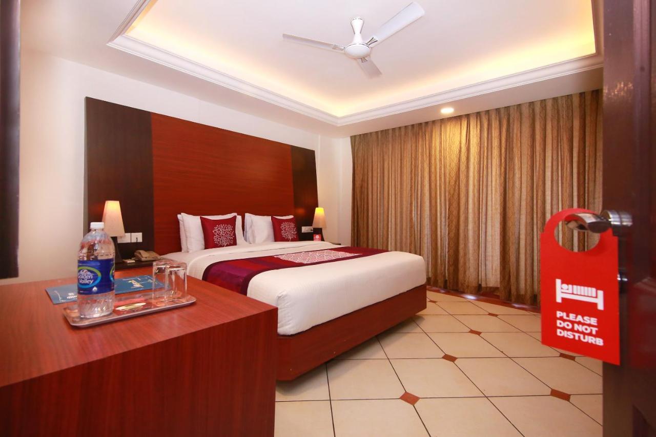 Emarald Hotel Cochin Kochi Exterior photo