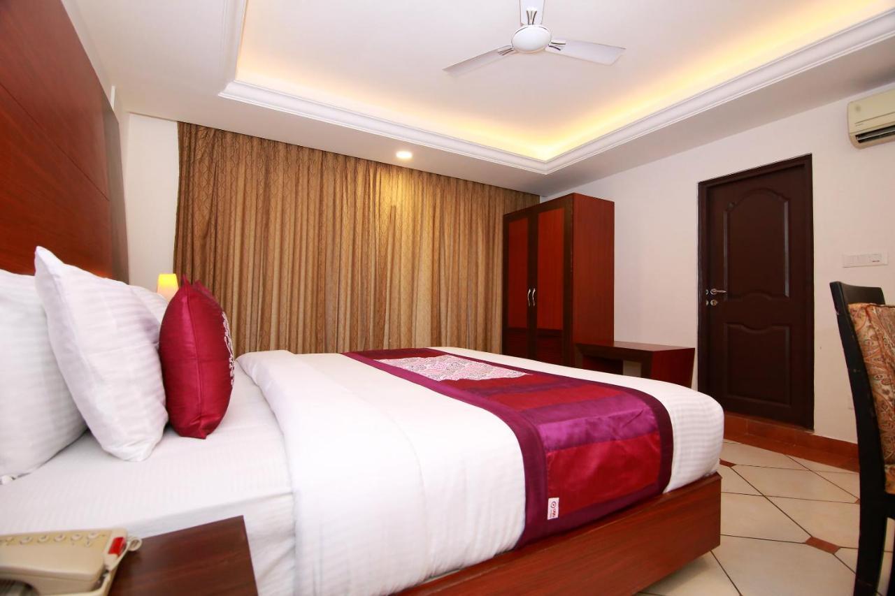 Emarald Hotel Cochin Kochi Exterior photo