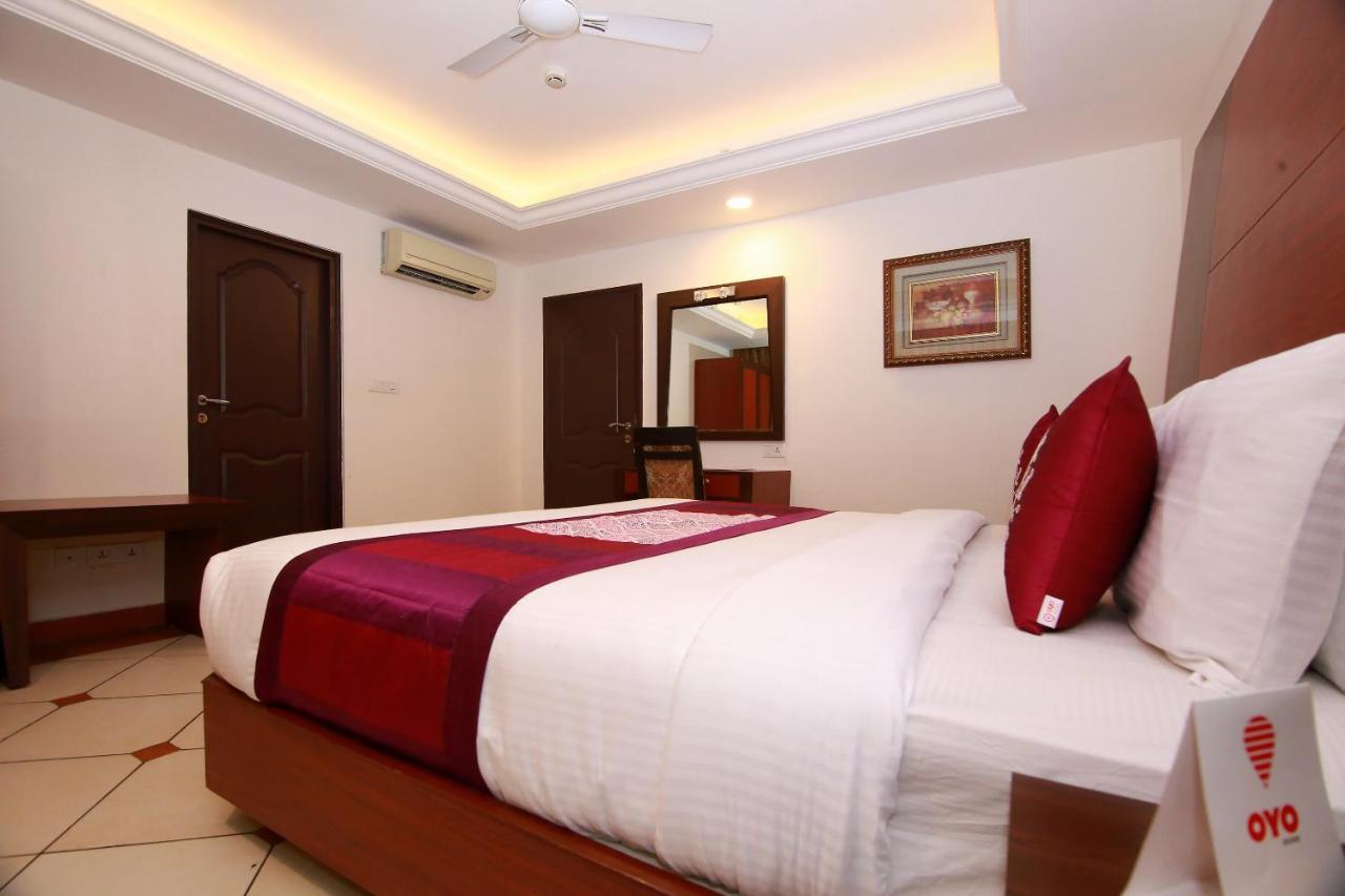 Emarald Hotel Cochin Kochi Exterior photo
