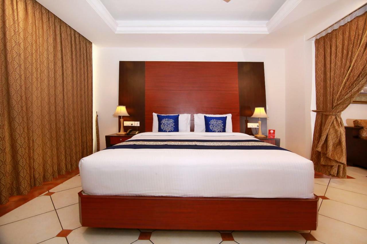 Emarald Hotel Cochin Kochi Exterior photo