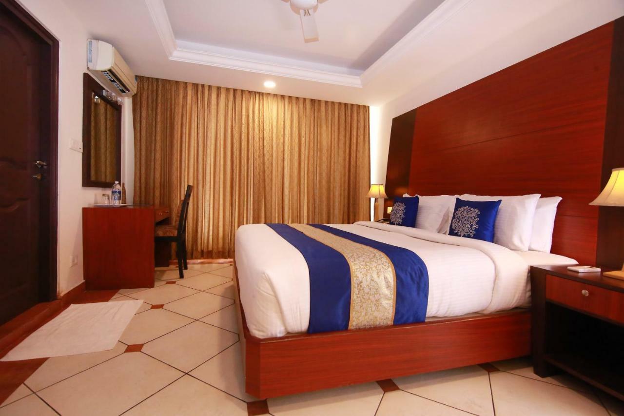Emarald Hotel Cochin Kochi Exterior photo